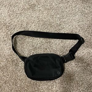 Lululemon Everywhere Belt Bag